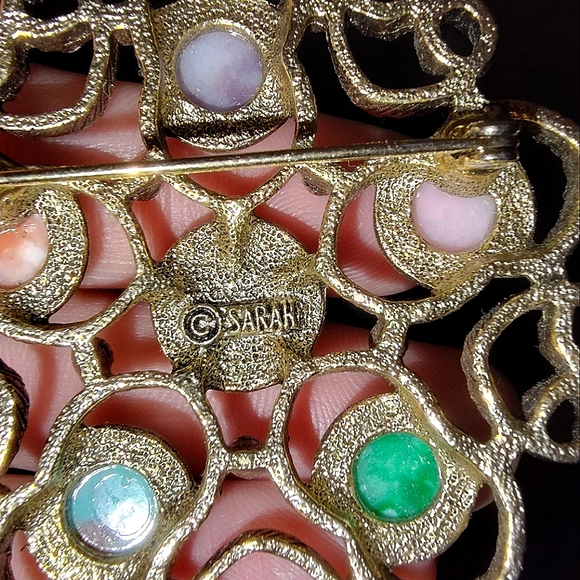 Sarah Coventry Multicolored Gold Tone Faux Stone Brooch - Picture 2 of 3